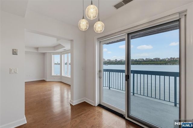 202 Adams Court F202, Edgewater, NJ 07020