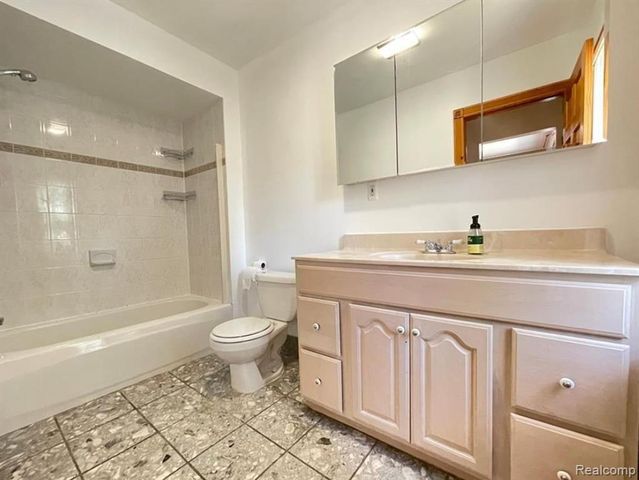 37917 Plymouth Road, Livonia, MI 48150