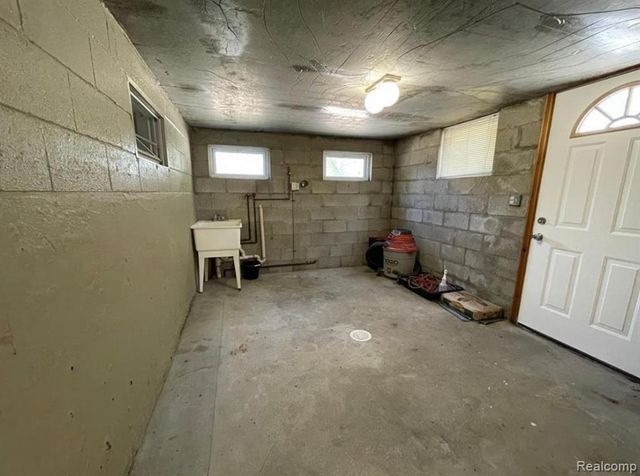 37917 Plymouth Road, Livonia, MI 48150