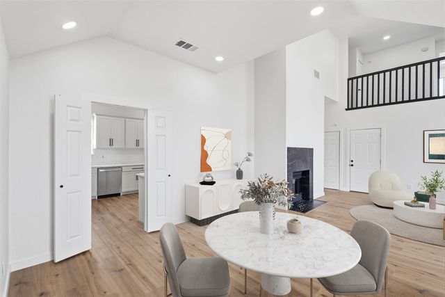 208 W Glen Meadow Drive, Red Oak, TX 75154