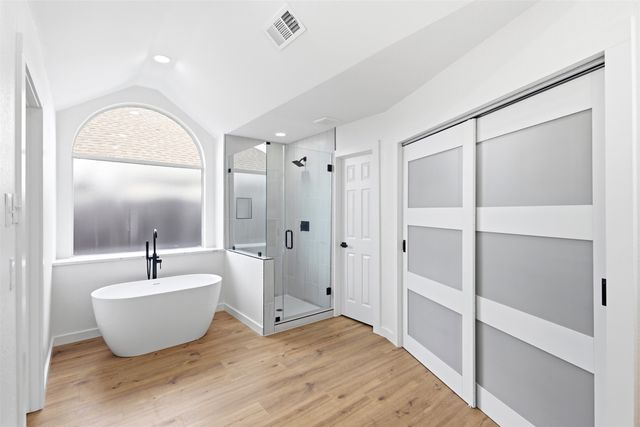 208 W Glen Meadow Drive, Red Oak, TX 75154