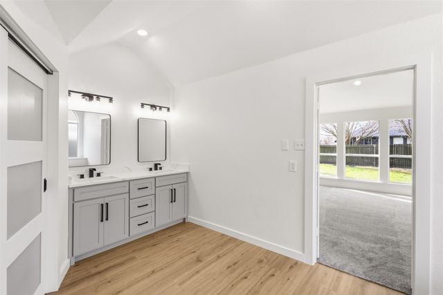 208 W Glen Meadow Drive, Red Oak, TX 75154