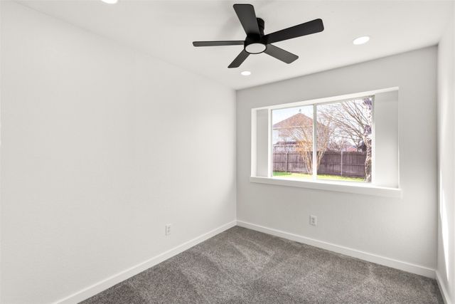 208 W Glen Meadow Drive, Red Oak, TX 75154