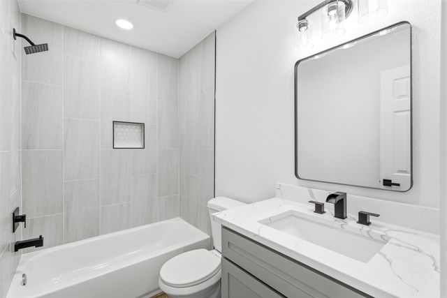 208 W Glen Meadow Drive, Red Oak, TX 75154