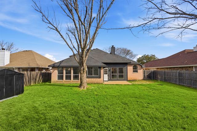 208 W Glen Meadow Drive, Red Oak, TX 75154