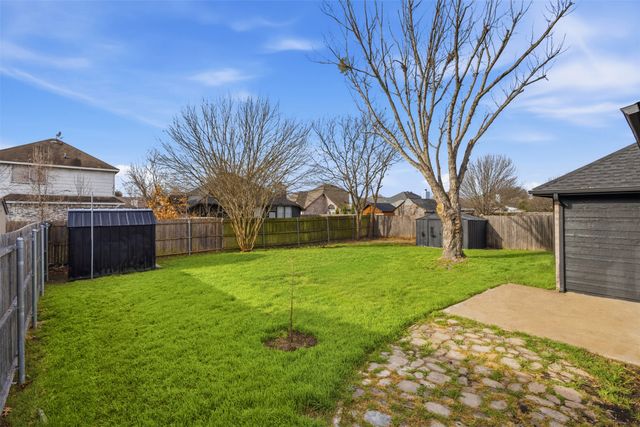 208 W Glen Meadow Drive, Red Oak, TX 75154