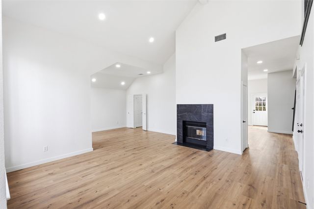 208 W Glen Meadow Drive, Red Oak, TX 75154