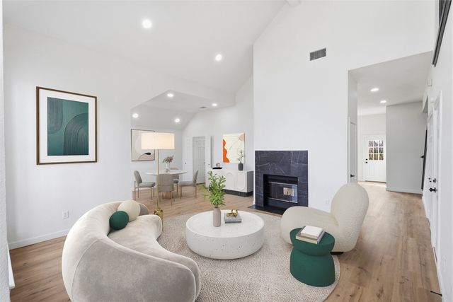 208 W Glen Meadow Drive, Red Oak, TX 75154