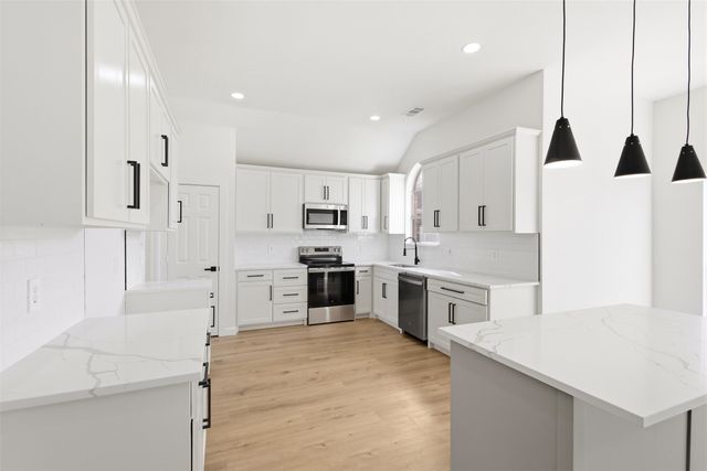 208 W Glen Meadow Drive, Red Oak, TX 75154