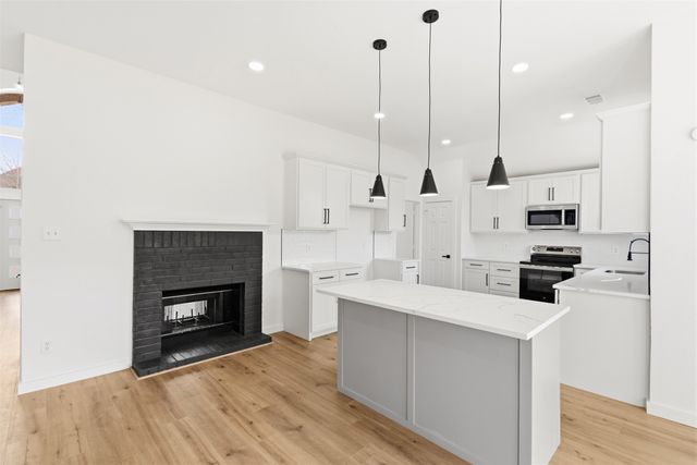 208 W Glen Meadow Drive, Red Oak, TX 75154