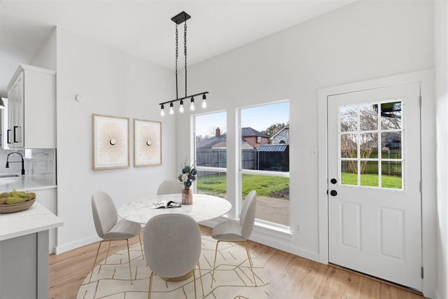 208 W Glen Meadow Drive, Red Oak, TX 75154