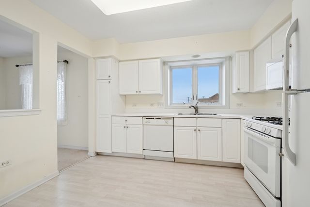 7450 Lincoln Avenue 609, Skokie, IL 60077