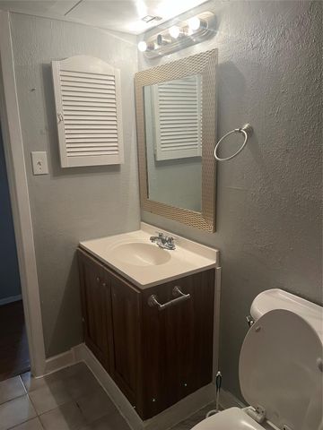 8221 Kingsbrook Road 107, Houston, TX 77024