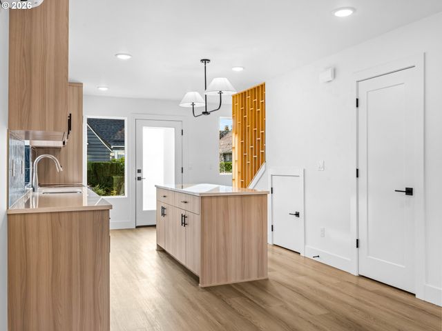 4206 Ne 20th Ave C, Portland, OR 97211