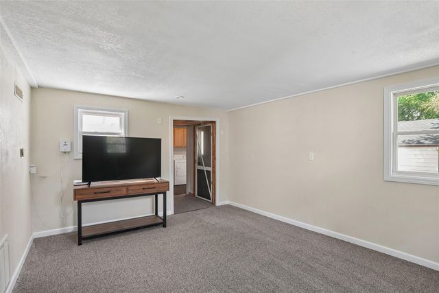 796 E Aurora Avenue, Des Moines, IA 50313