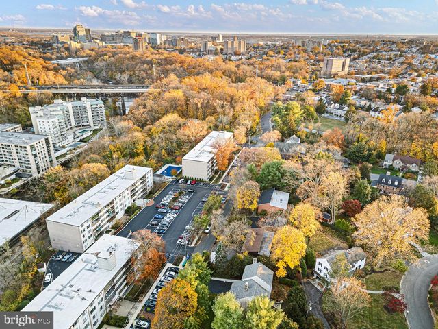 2303 RIDDLE AVE, Wilmington, DE 19806