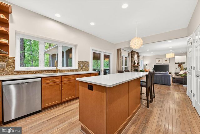 1300 CASSIA ST, Herndon, VA 20170