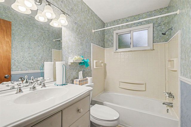 1230 Peachwood Drive, Flint, MI 48507