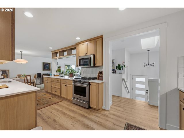 2418 SADDLE Ct, West Linn, OR 97068