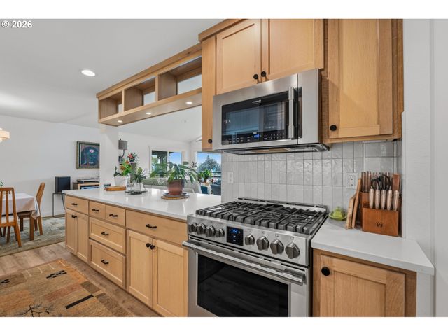 2418 SADDLE Ct, West Linn, OR 97068