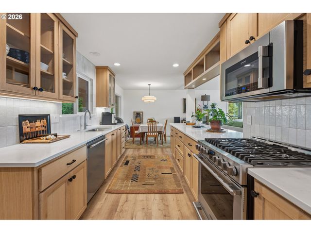 2418 SADDLE Ct, West Linn, OR 97068