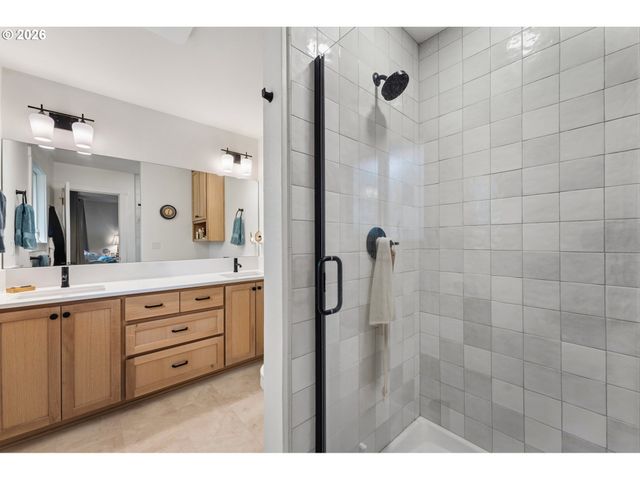 2418 SADDLE Ct, West Linn, OR 97068