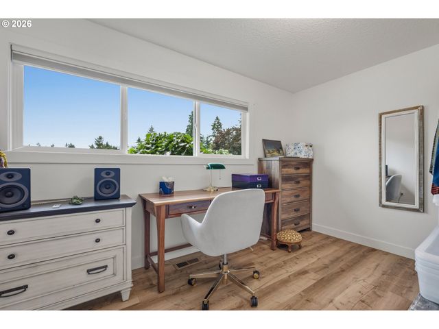 2418 SADDLE Ct, West Linn, OR 97068