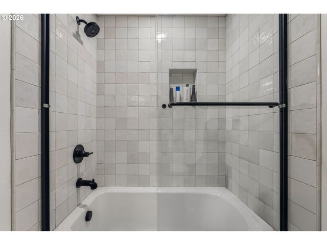 2418 SADDLE Ct, West Linn, OR 97068
