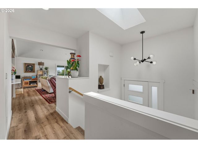 2418 SADDLE Ct, West Linn, OR 97068