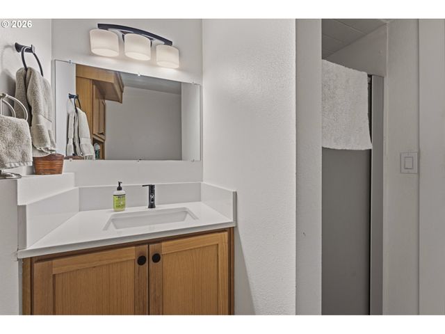 2418 SADDLE Ct, West Linn, OR 97068