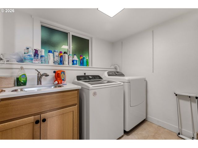 2418 SADDLE Ct, West Linn, OR 97068