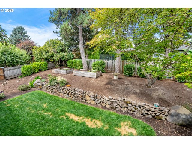 2418 SADDLE Ct, West Linn, OR 97068