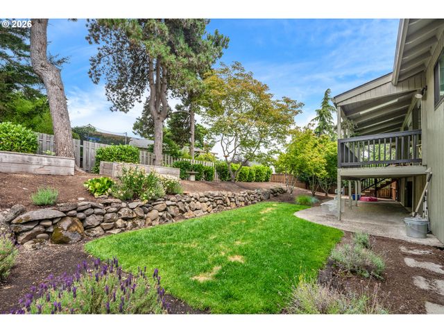 2418 SADDLE Ct, West Linn, OR 97068