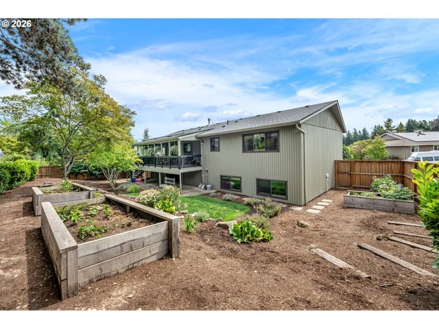 2418 SADDLE Ct, West Linn, OR 97068