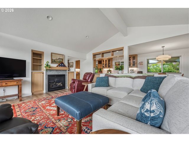 2418 SADDLE Ct, West Linn, OR 97068