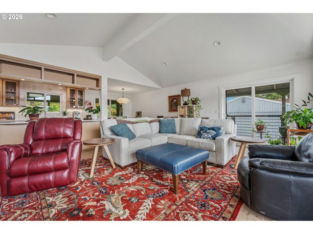2418 SADDLE Ct, West Linn, OR 97068