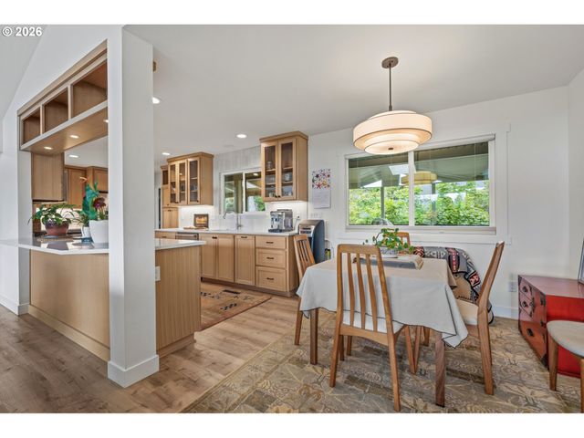 2418 SADDLE Ct, West Linn, OR 97068