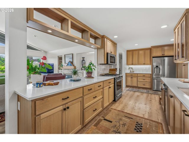 2418 SADDLE Ct, West Linn, OR 97068