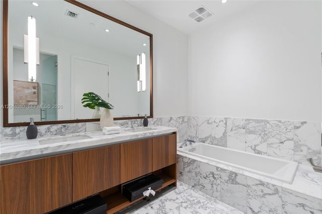 175 SE 25th road 1601, Miami, FL 33129