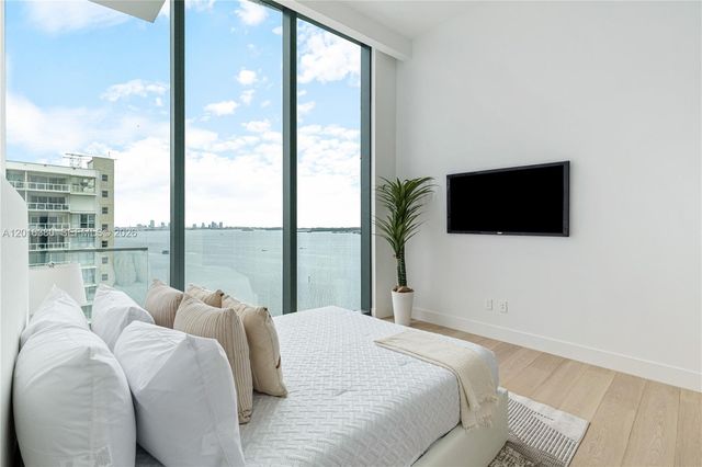 175 SE 25th road 1601, Miami, FL 33129