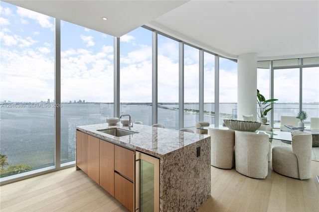 175 SE 25th road 1601, Miami, FL 33129