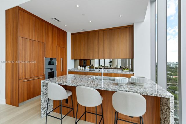 175 SE 25th road 1601, Miami, FL 33129