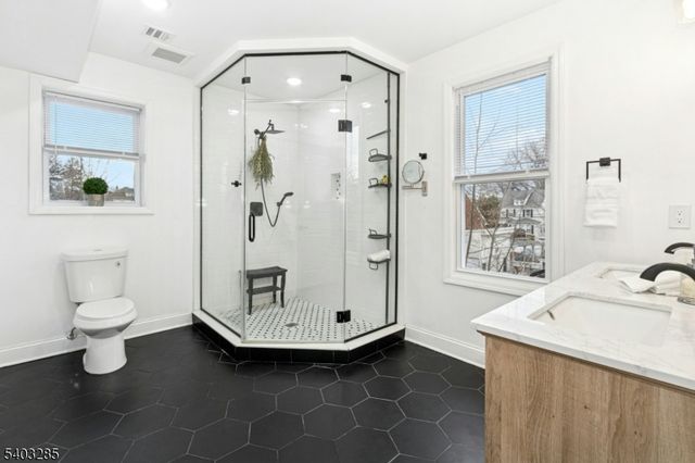 721 Summit St, Linden City, NJ 07036