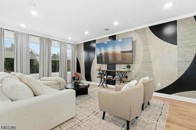 721 Summit St, Linden City, NJ 07036