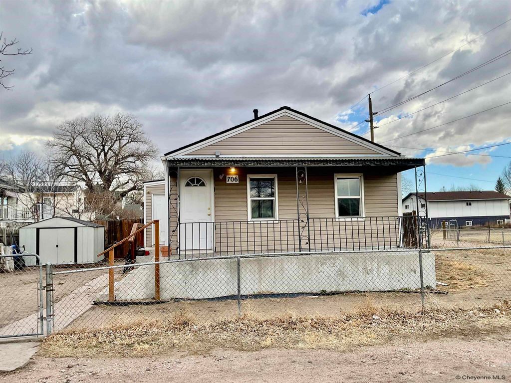 706 STANFIELD AVE, Cheyenne, WY 82001