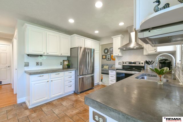 7400 Karl Drive, Lincoln, NE 68516