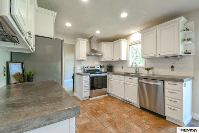 7400 Karl Drive, Lincoln, NE 68516