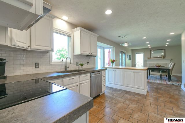 7400 Karl Drive, Lincoln, NE 68516