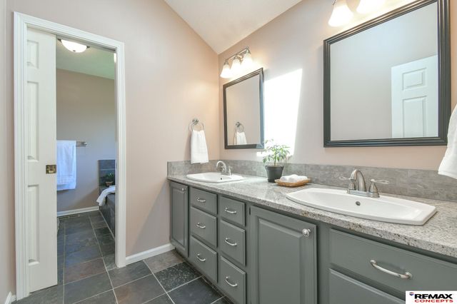 7400 Karl Drive, Lincoln, NE 68516