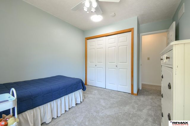 7400 Karl Drive, Lincoln, NE 68516